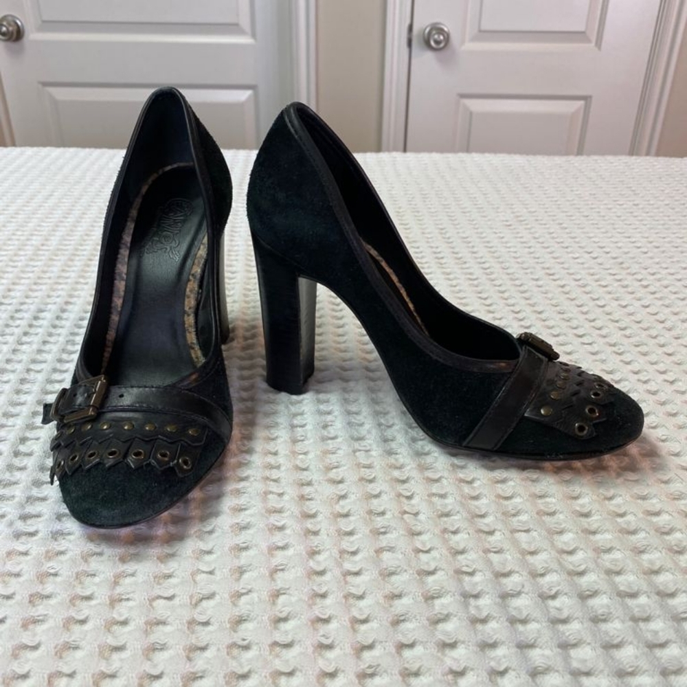 FREE GIFT. Carlos Santana pumps